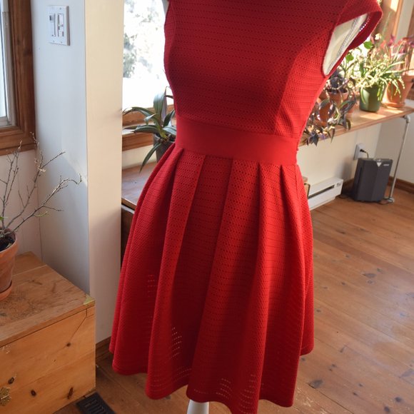 Super girly swirl dress (with POCKETS!) - Picture 3 of 8